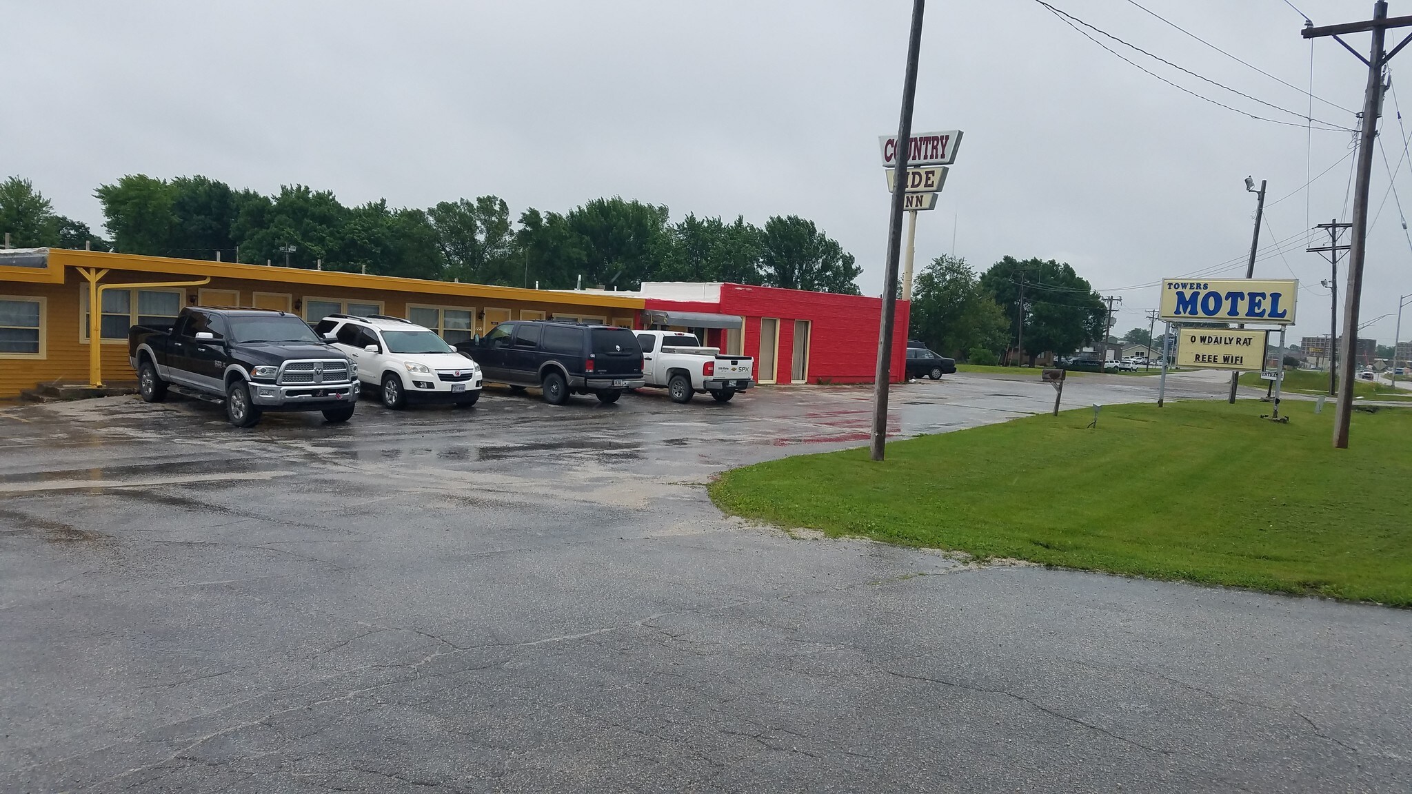 324 Kenyon Rd, Fort Dodge, IA 50501 COUNTRYSIDEINN MOTEL