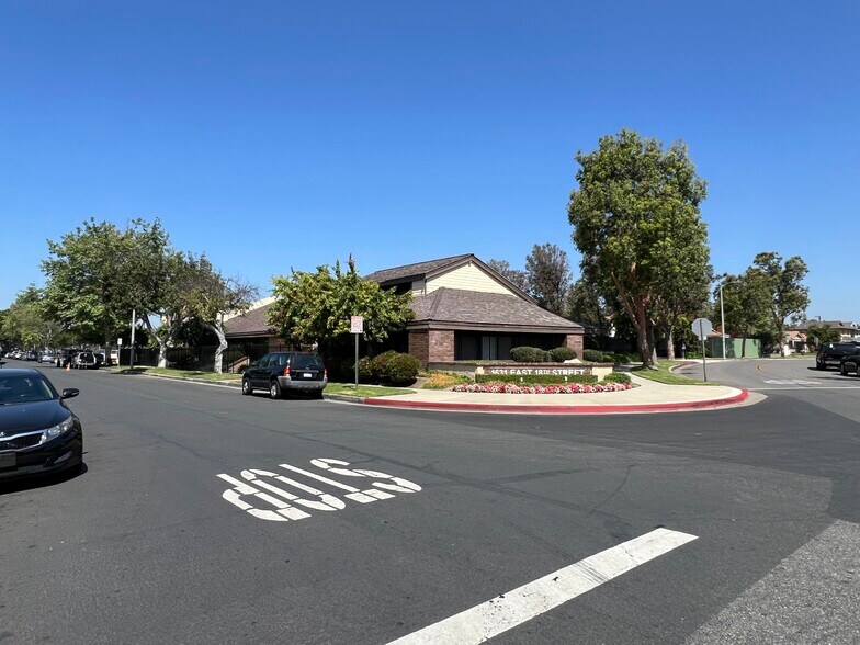 1631 E 18th St, Santa Ana, CA for sale - Building Photo - Image 1 of 12