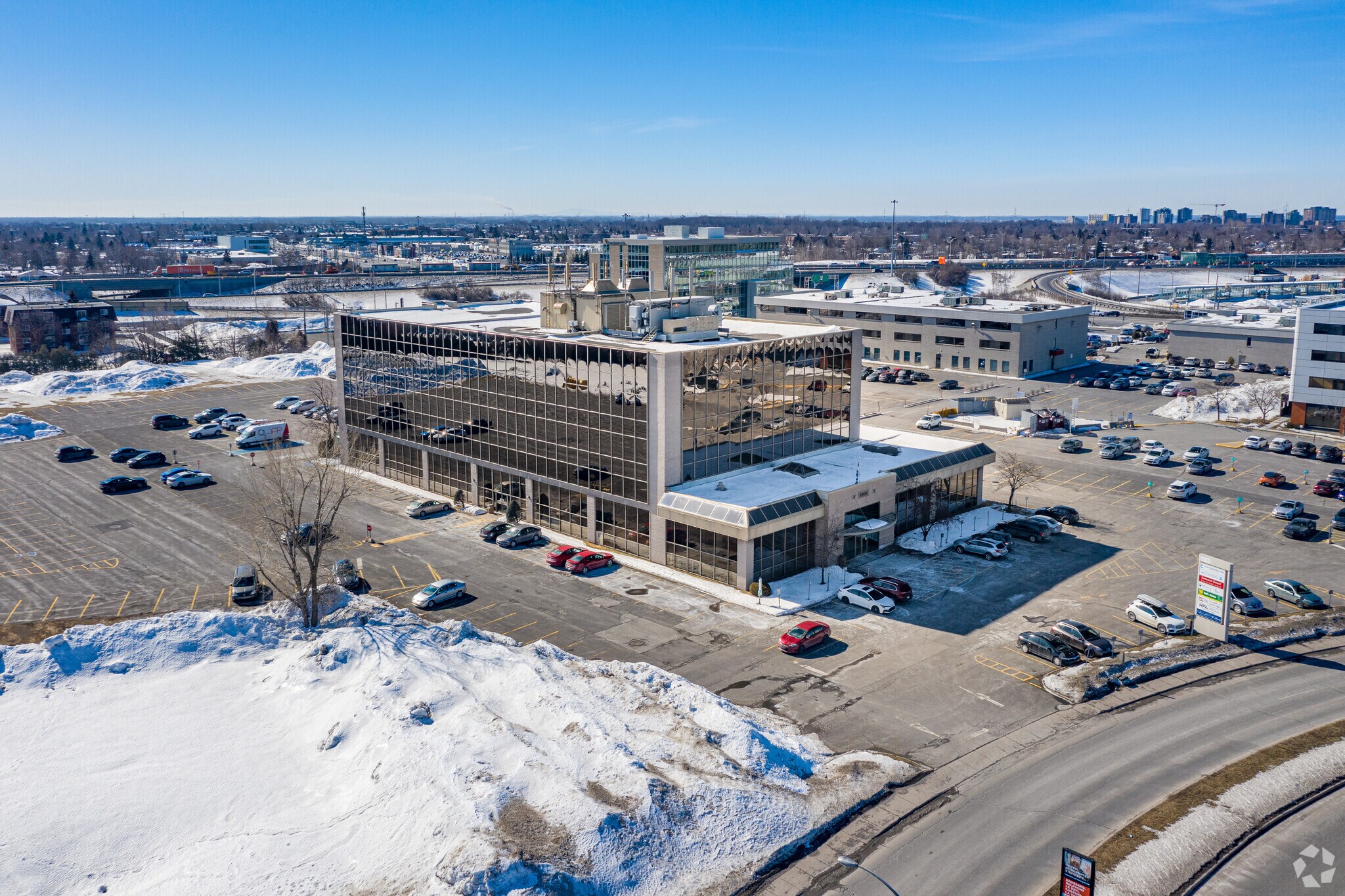 6300 Av Auteuil, Brossard, QC J4Z 3P2 Complex Auteuil