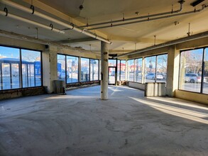 5911 N Clark St, Chicago, IL for lease Interior Photo- Image 2 of 5