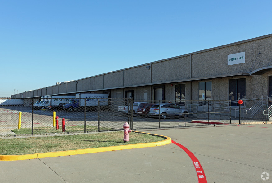 1800-1810 Kelly Blvd, Carrollton, TX for lease - Building Photo - Image 3 of 3