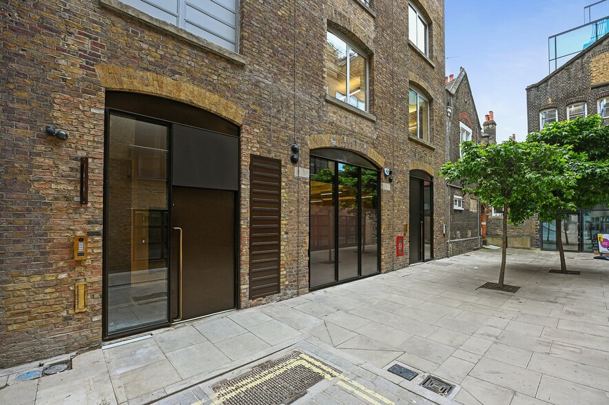 8 Smarts Pl, London for lease - Building Photo - Image 1 of 44