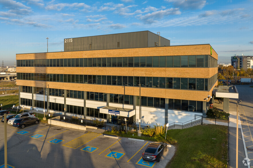 2115 Finch Av W, Toronto, ON for lease - Building Photo - Image 3 of 28