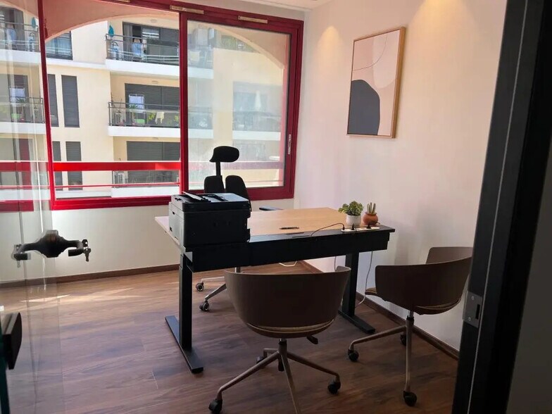 Office in Saint-Laurent-du-Var for lease - Building Photo - Image 2 of 7