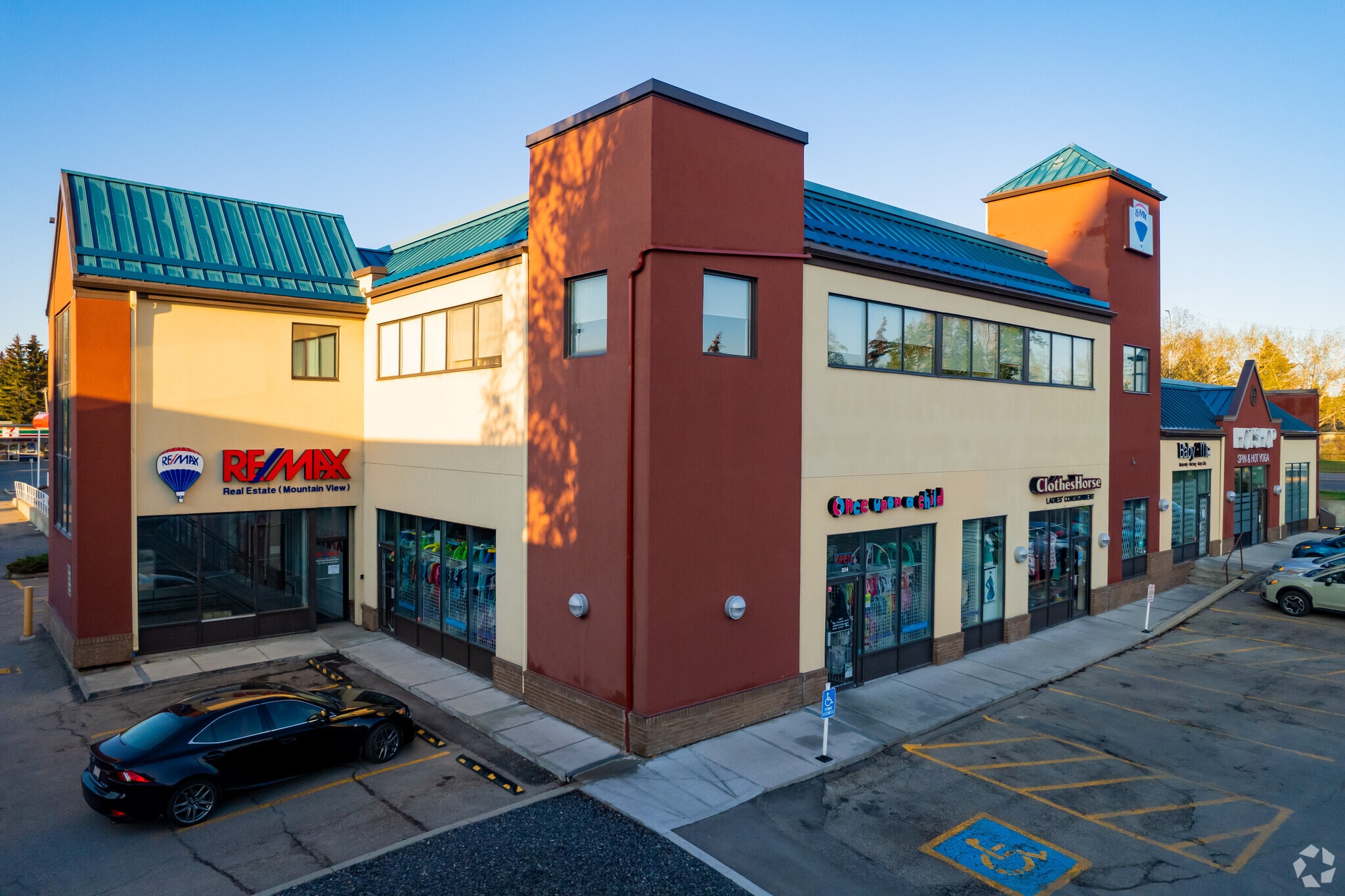 4625 Varsity Dr NW, Calgary, AB for lease Primary Photo- Image 1 of 11