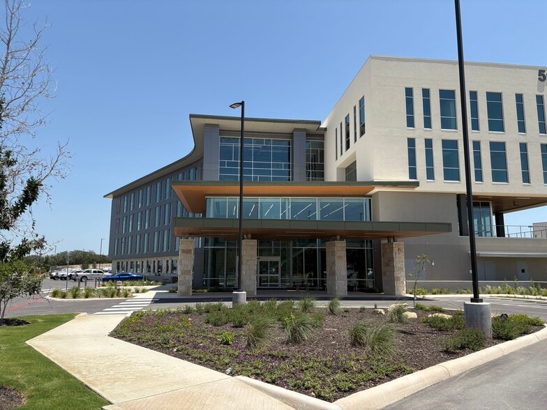 5126 W Loop 1604 N, San Antonio, TX for lease - Building Photo - Image 2 of 4