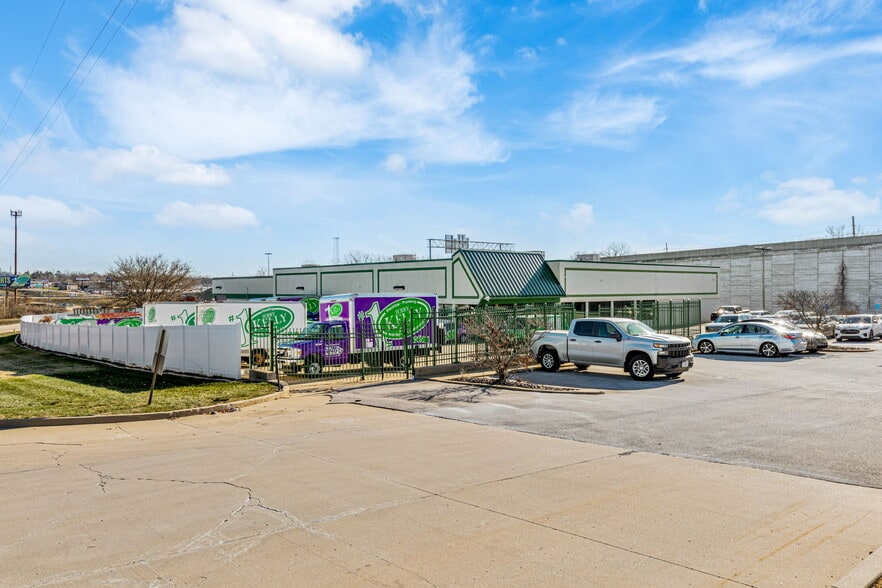 4631 N Saint Peters Parkway, Saint Charles, MO for sale - Building Photo - Image 2 of 40
