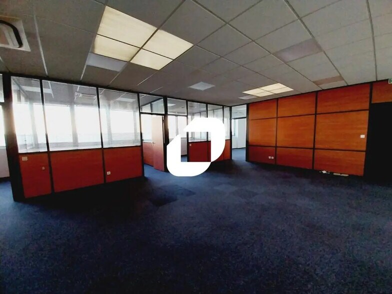 Office in Neuilly-sur-Marne for lease - Interior Photo - Image 3 of 11