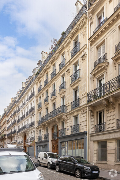 22 Rue Pierre Sémard, Paris for lease - Building Photo - Image 2 of 2