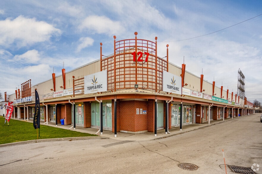 127 Westmore Dr, Toronto, ON for sale - Primary Photo - Image 1 of 1