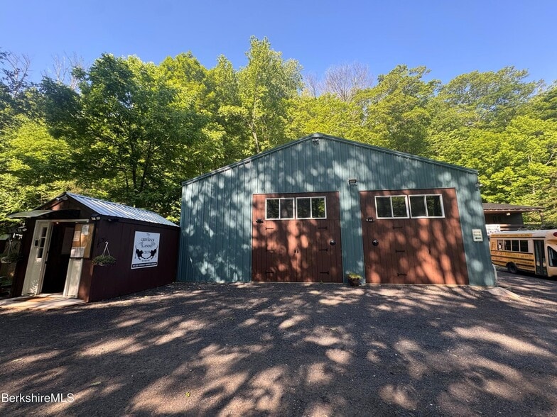 1099 New Ashford Rd, Williamstown, MA for sale - Building Photo - Image 1 of 17