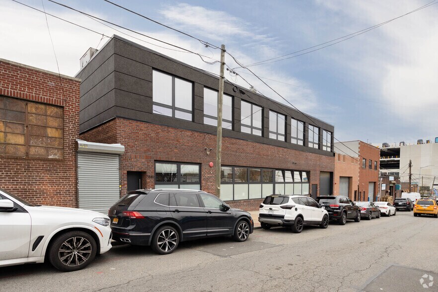 Industrial in Flushing, NY for sale - Primary Photo - Image 1 of 1