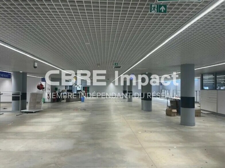Retail in Reims for lease - Building Photo - Image 3 of 9