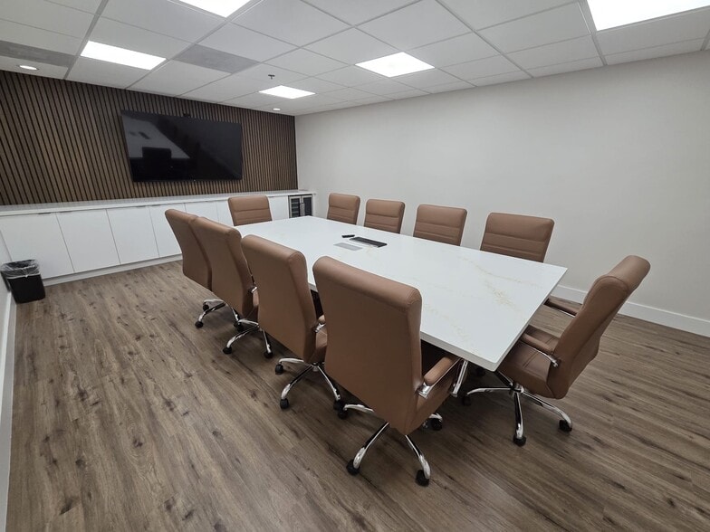 6100 Griffin Rd, Davie, FL for lease - Interior Photo - Image 1 of 21