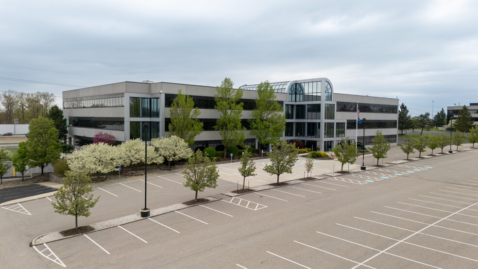 6055 Parkland Blvd, Mayfield Heights, OH for lease - Building Photo - Image 1 of 31