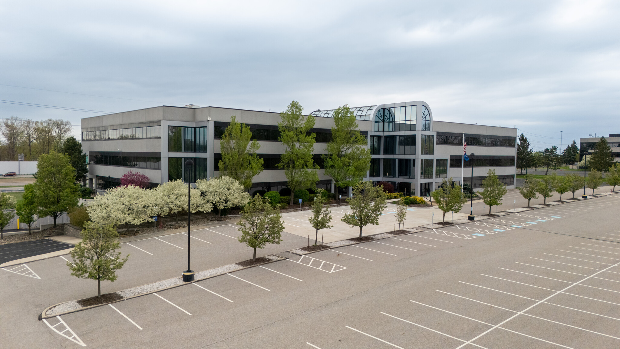 6055 Parkland Blvd, Mayfield Heights, OH for lease Building Photo- Image 1 of 32