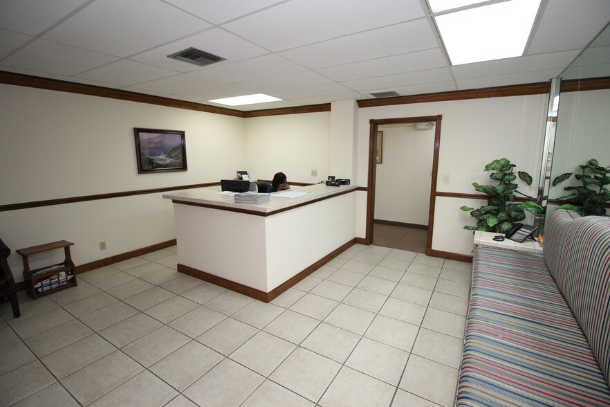 1930-1934 Tyler St, Hollywood, FL for lease - Lobby - Image 3 of 17