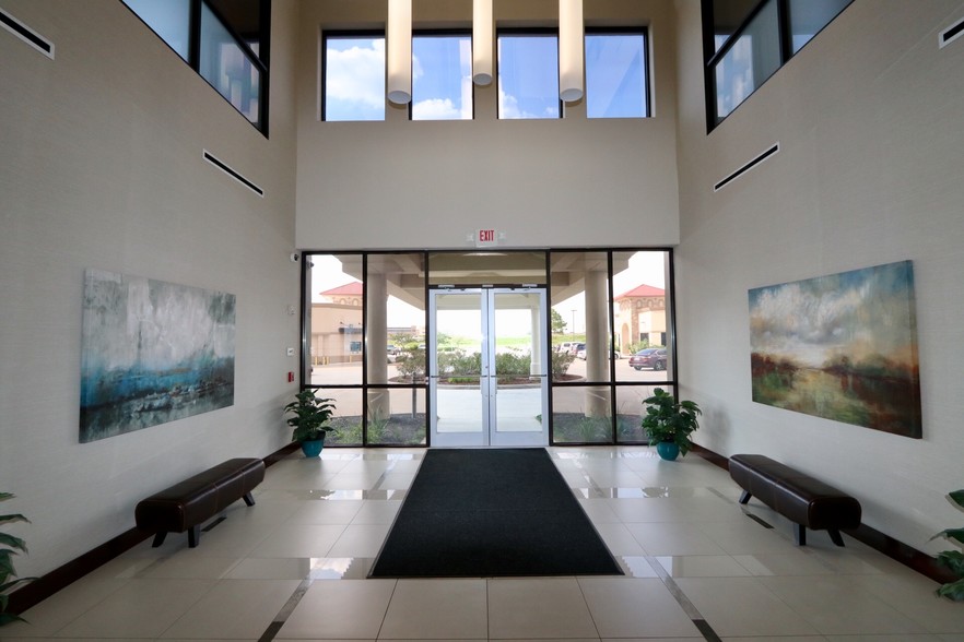 1920 Country Place Pky, Pearland, TX for sale - Lobby - Image 1 of 1