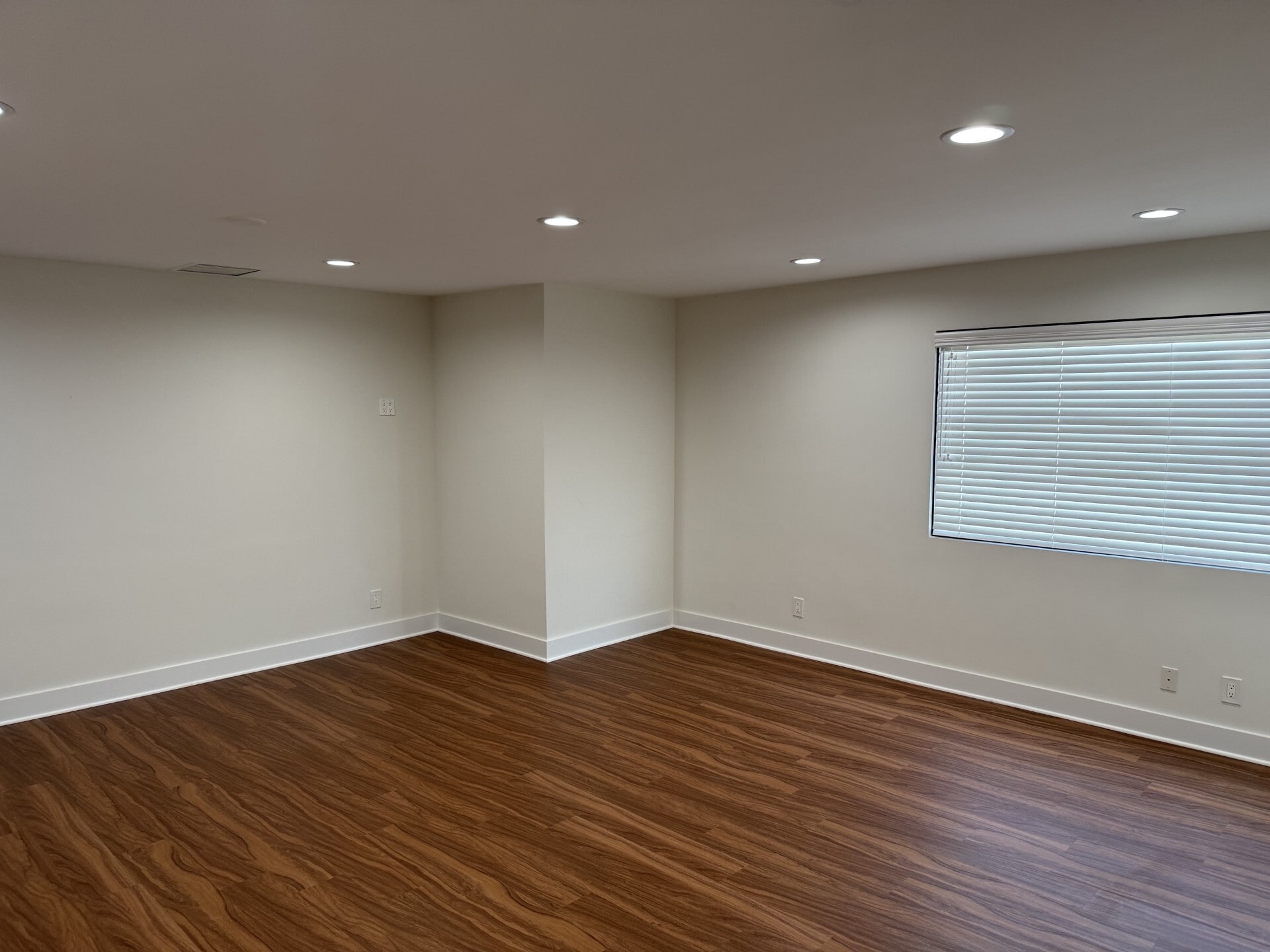 2401 Pacific Coast Hwy, Hermosa Beach, CA for lease Interior Photo- Image 1 of 3