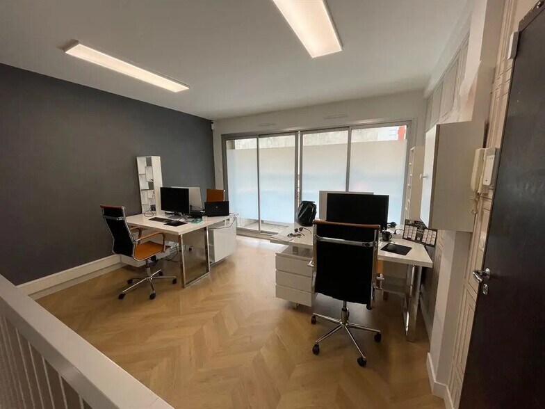 Office in Paris for lease - Interior Photo - Image 1 of 6