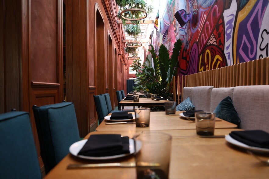 5556 NE 4th Ct, Miami, FL for lease - Building Photo - Image 3 of 5