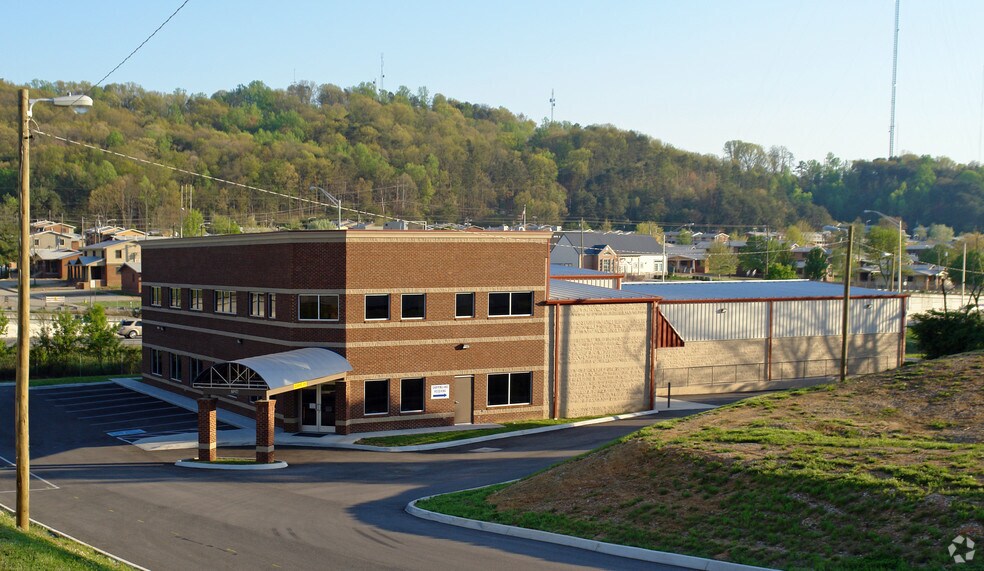 724 Dutch Valley Dr, Knoxville, TN 37918