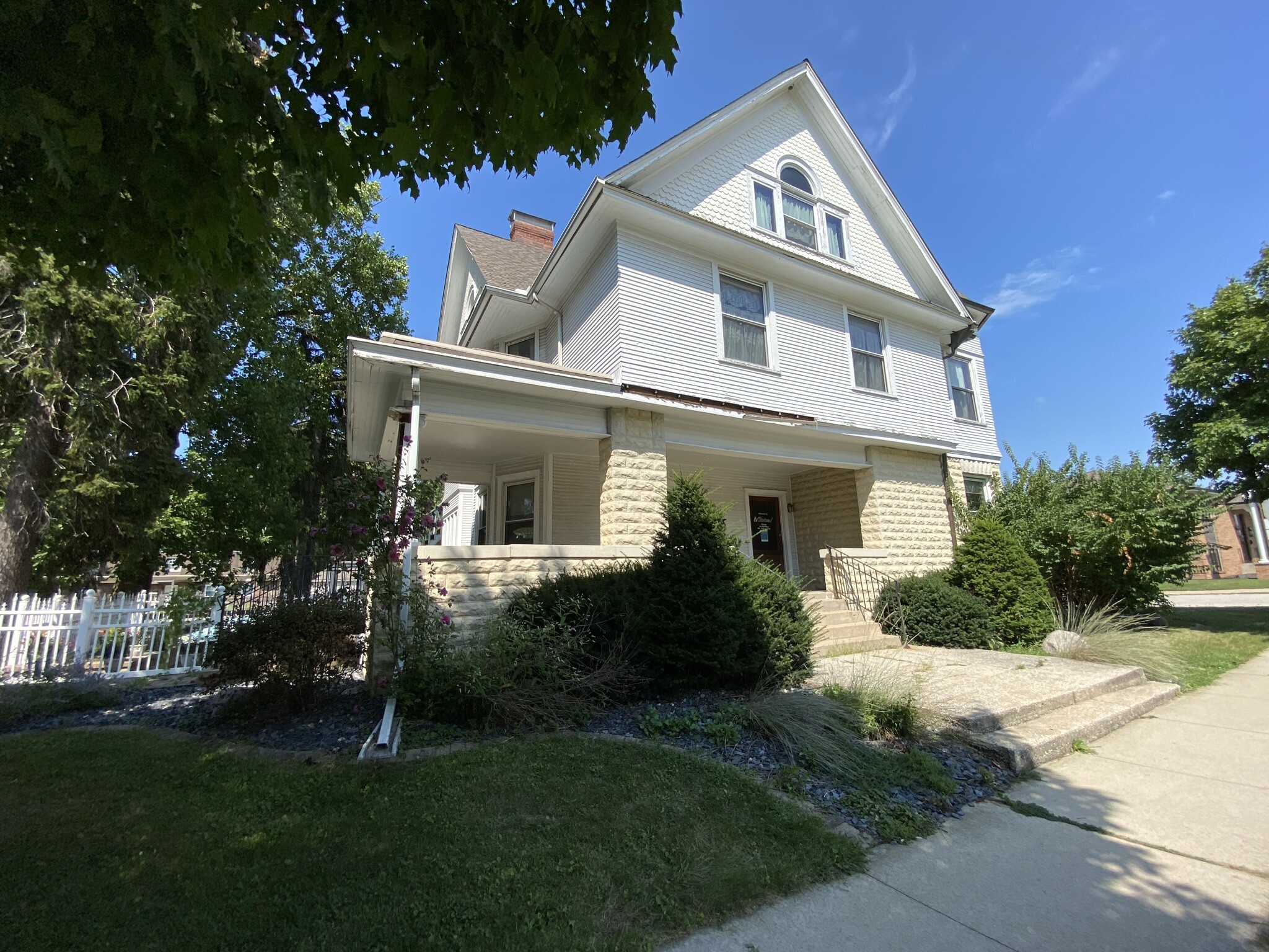 607 Lincolnway, Valparaiso, IN 46383 | LoopNet