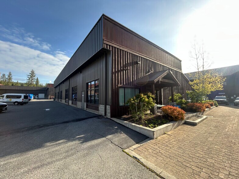 10925 Pioneer Trail Rd, Truckee, CA for lease - Building Photo - Image 1 of 23