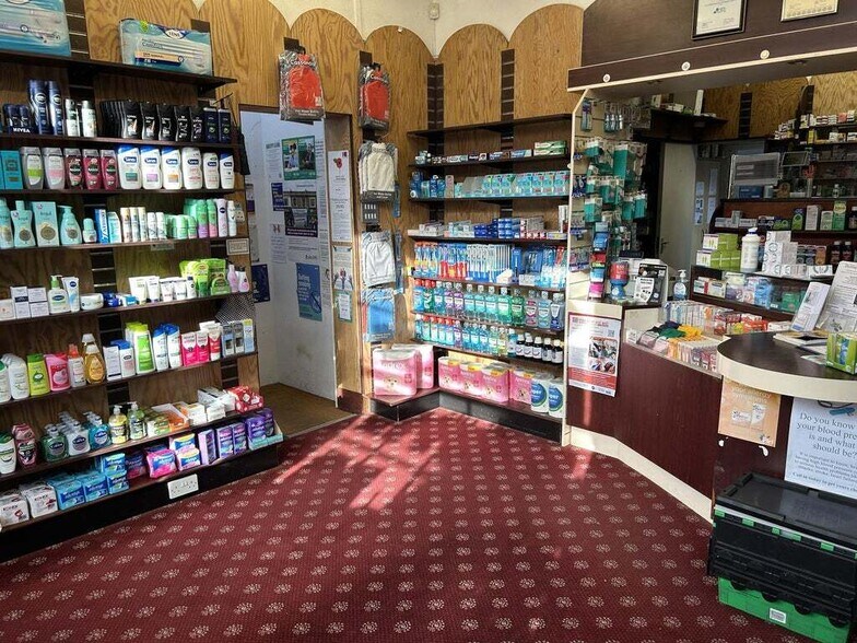 2 South St, Hassocks for lease - Building Photo - Image 2 of 11