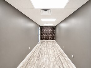 1111-1125 Windsor Rd, Champaign, IL for lease Interior Photo- Image 2 of 5