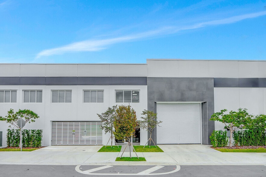 235 NE 67th St, Miami, FL for lease - Primary Photo - Image 1 of 20