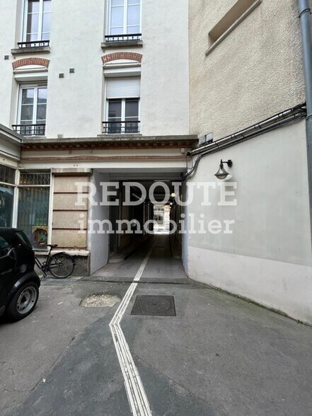 Office in Reims for lease - Building Photo - Image 2 of 7