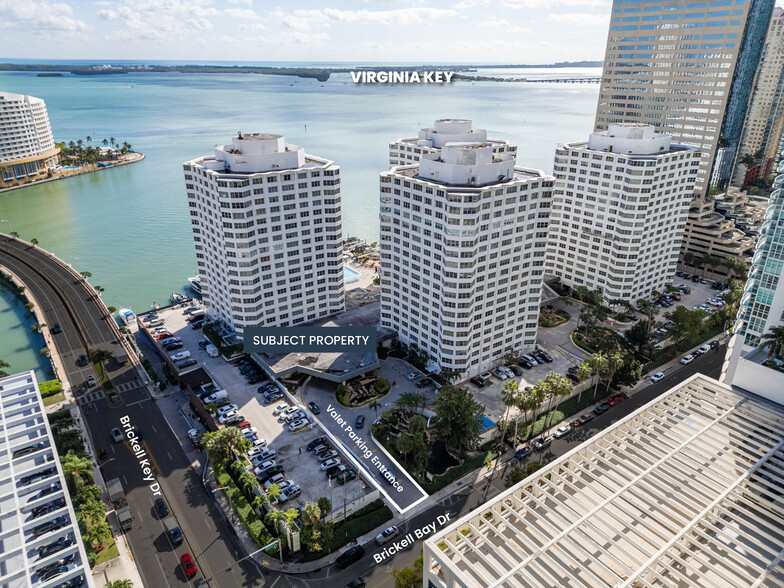 801 Brickell Bay Dr, Miami, FL for sale - Building Photo - Image 1 of 11