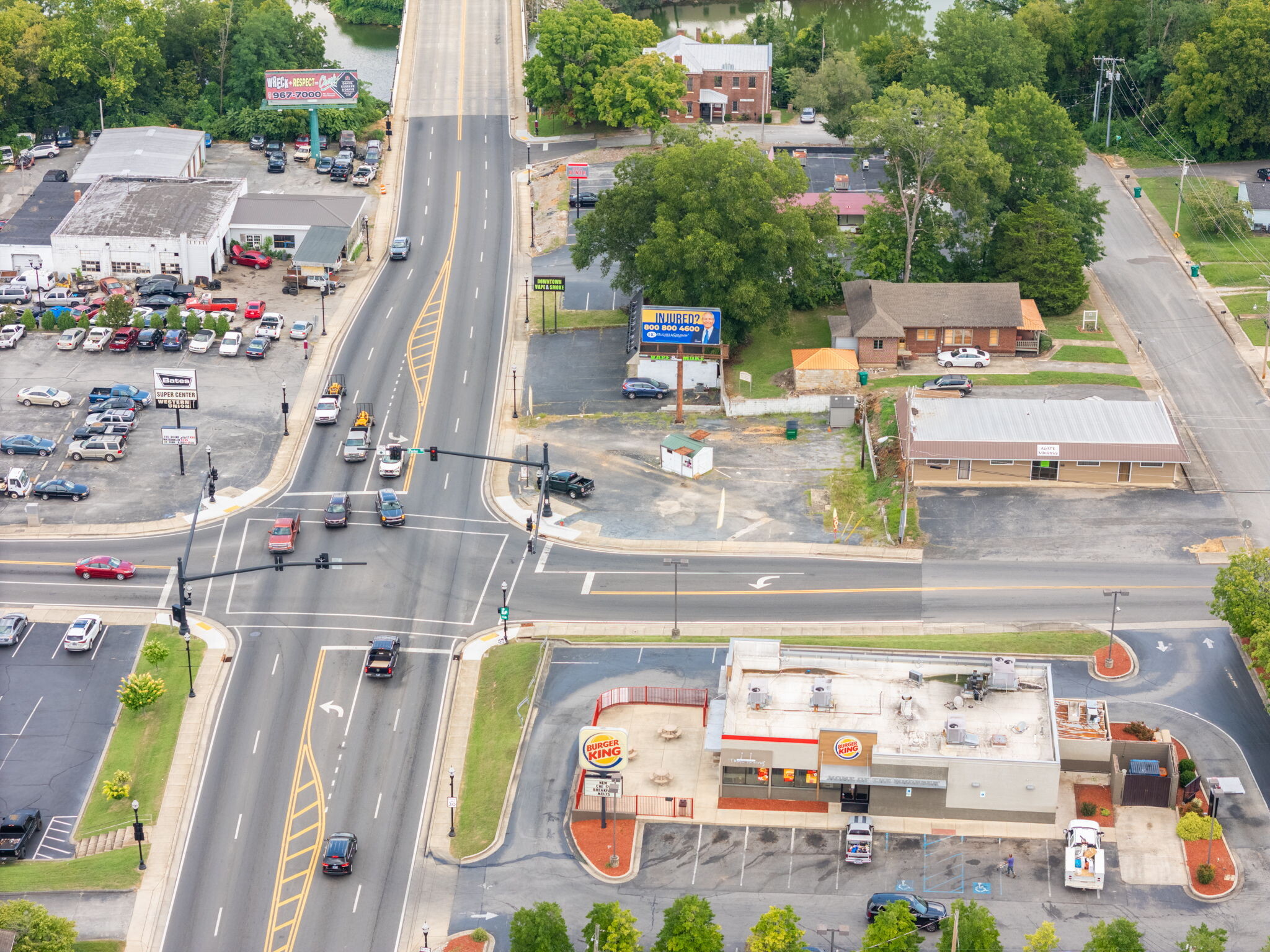 302 Dinah Shore Blvd, Winchester, TN for sale Primary Photo- Image 1 of 1