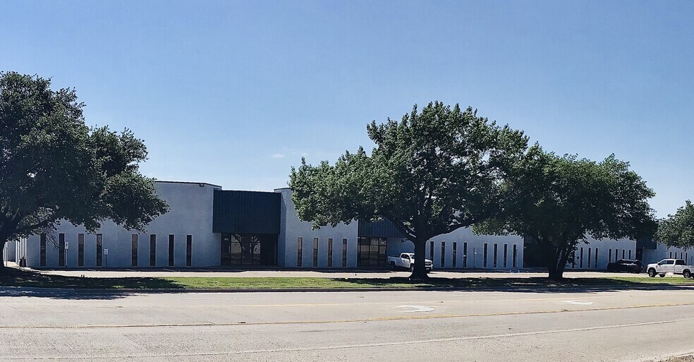 808 S Blue Mound Rd, Fort Worth, TX for lease - Building Photo - Image 2 of 12