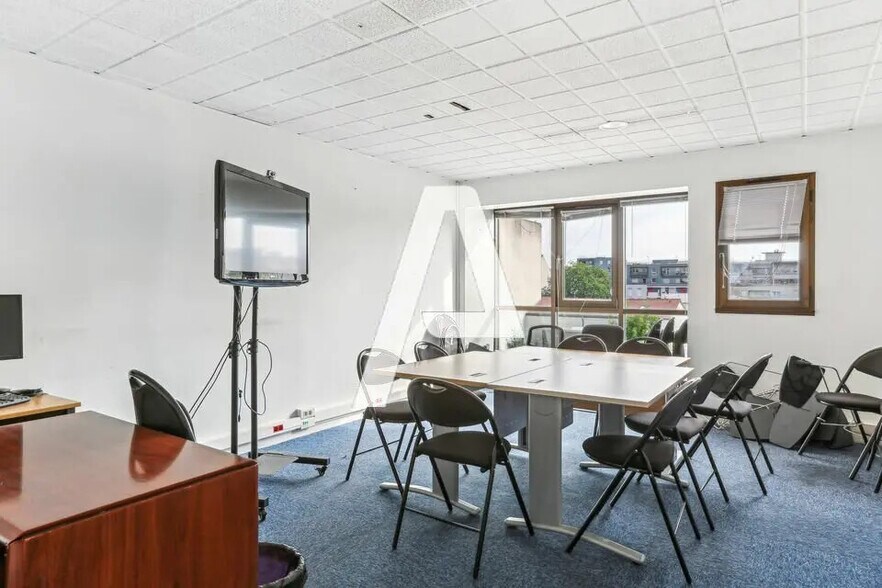 Office in Ivry-sur-Seine for lease - Interior Photo - Image 3 of 5