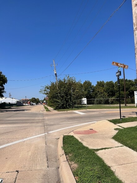 201 N Kealy St, Lewisville, TX for sale - Building Photo - Image 3 of 7