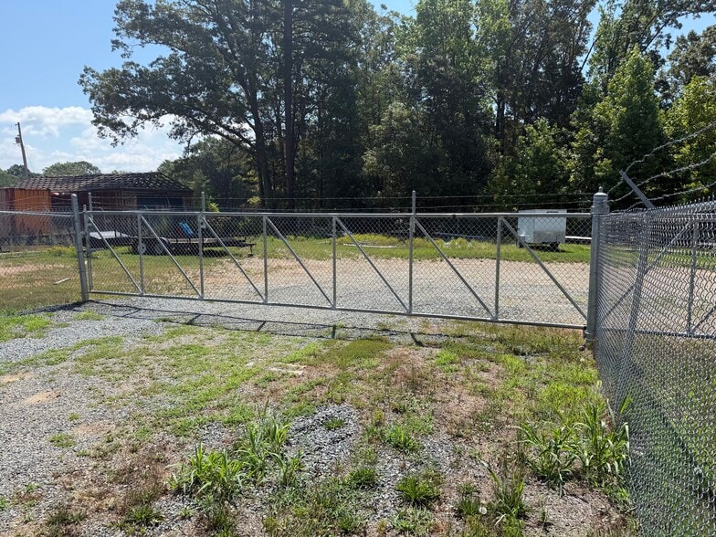 5166 Slanting Bridge Rd, Denver, NC for sale - Building Photo - Image 3 of 4