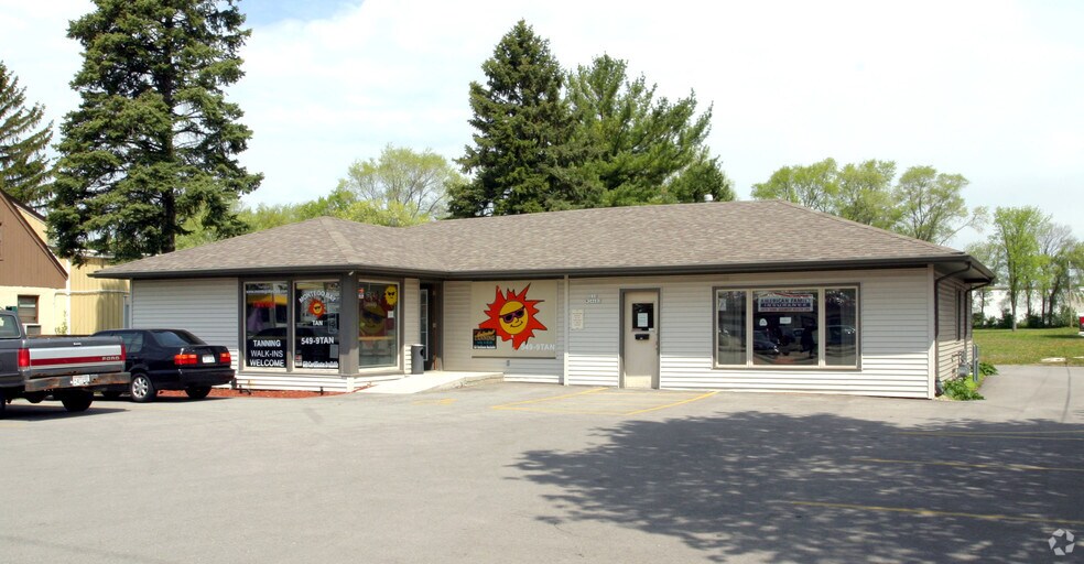 S30W24682 Sunset Dr, Waukesha, WI for sale - Building Photo - Image 1 of 1