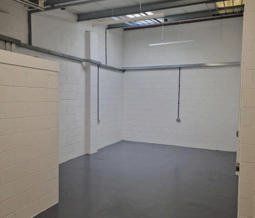 Wellington Rd, Alcester for lease - Interior Photo - Image 2 of 2