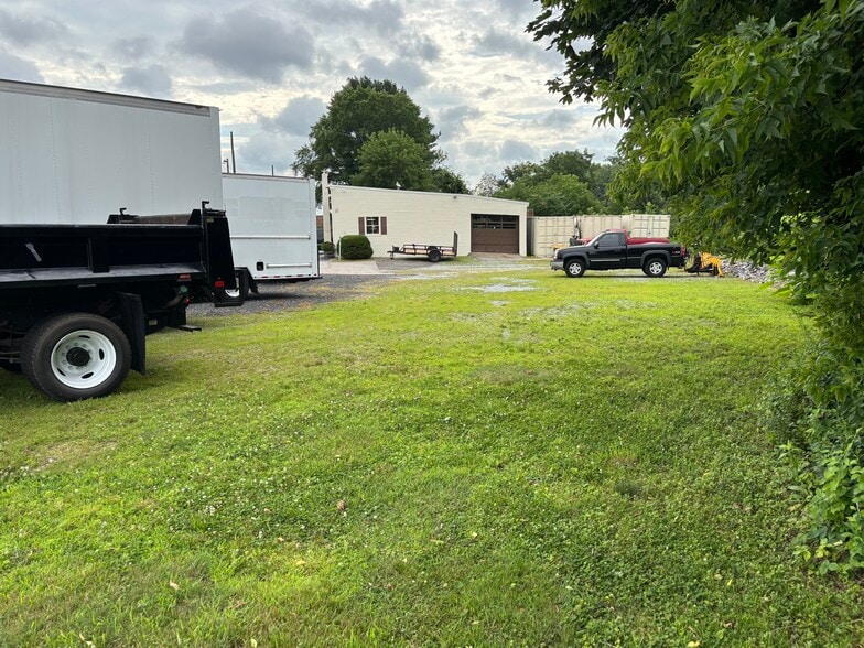 114 Columbia Ave, Willimantic, CT for lease - Building Photo - Image 3 of 6