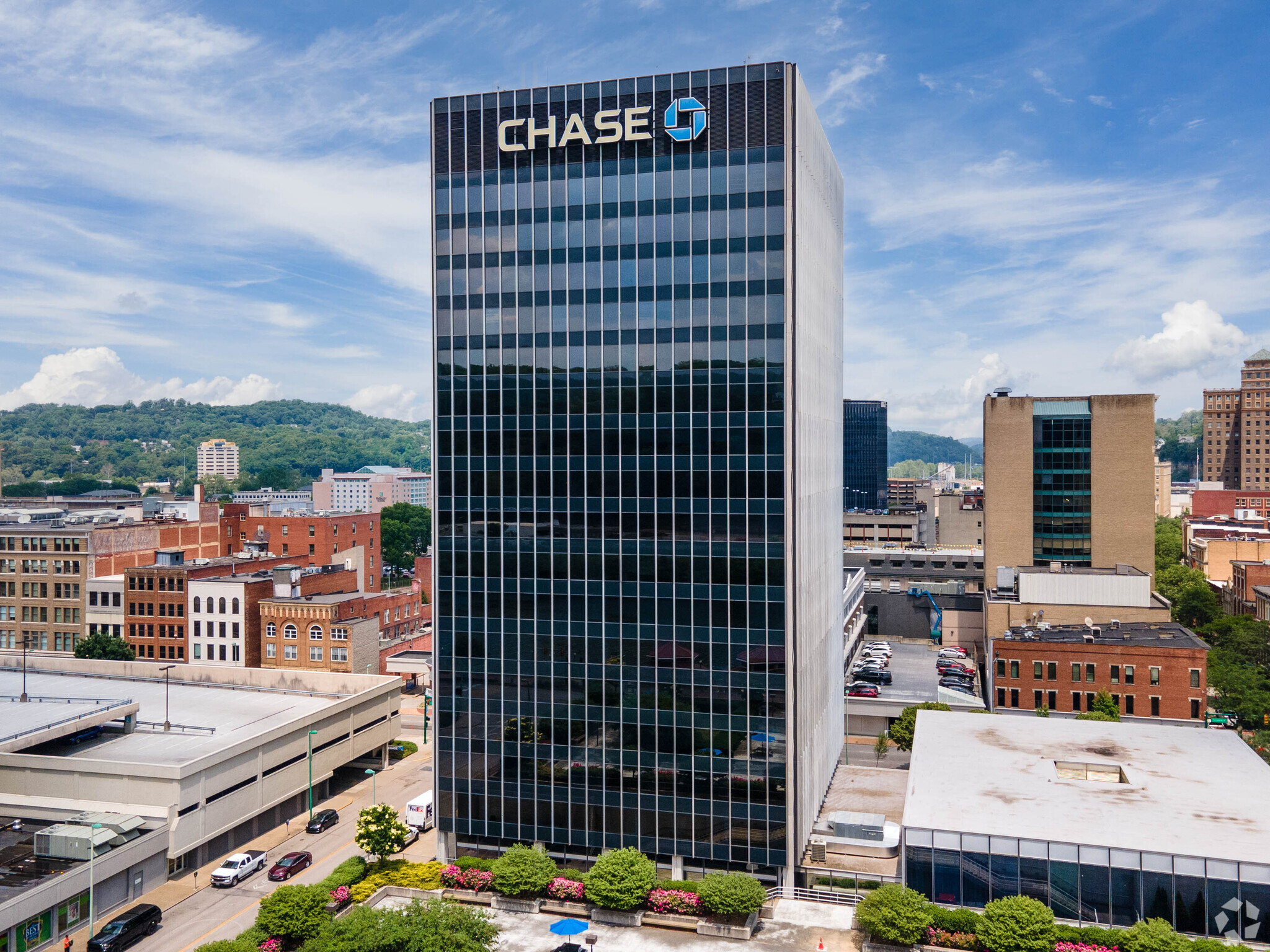 707 Virginia St E, Charleston, WV for lease Building Photo- Image 1 of 10