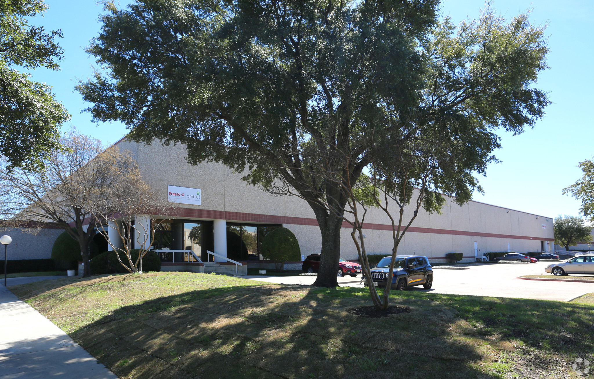 2075 McDaniel Dr, Carrollton, TX for lease Primary Photo- Image 1 of 4