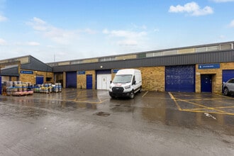 Units 1 - 3 Hamilton Rd, London for lease Building Photo- Image 2 of 5