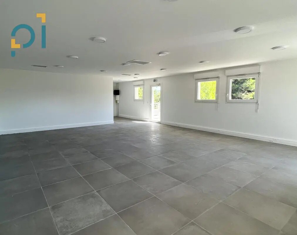 Office in Saint-Cannat for lease Building Photo- Image 1 of 5