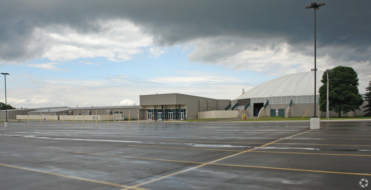 2695 E Henrietta Rd, Henrietta, NY 14467