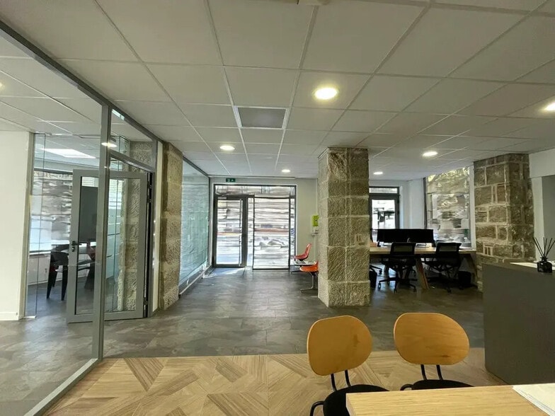 Retail in Nice for lease - Interior Photo - Image 1 of 9