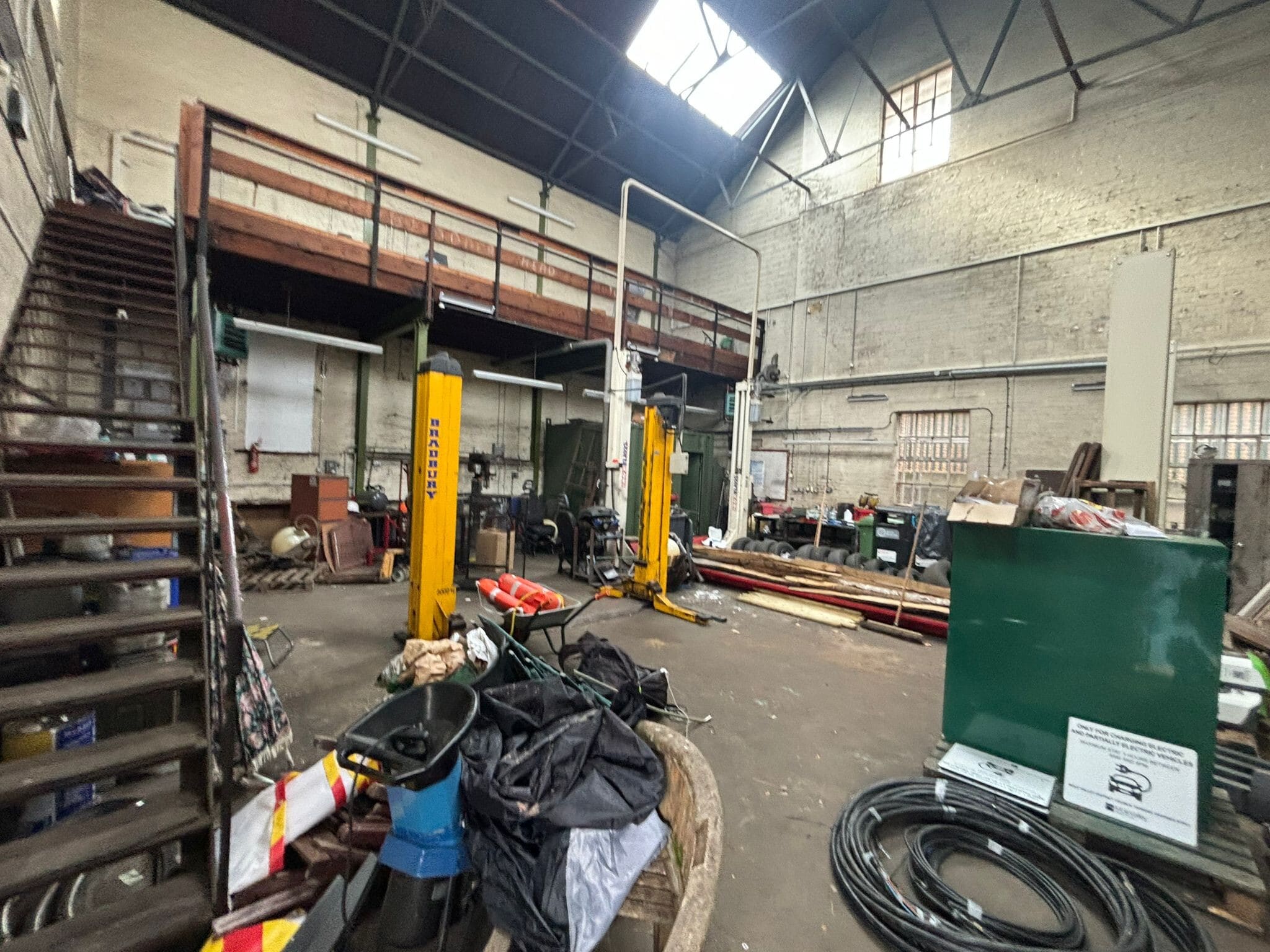 3 Curtis Rd, Dorking for lease Interior Photo- Image 1 of 2