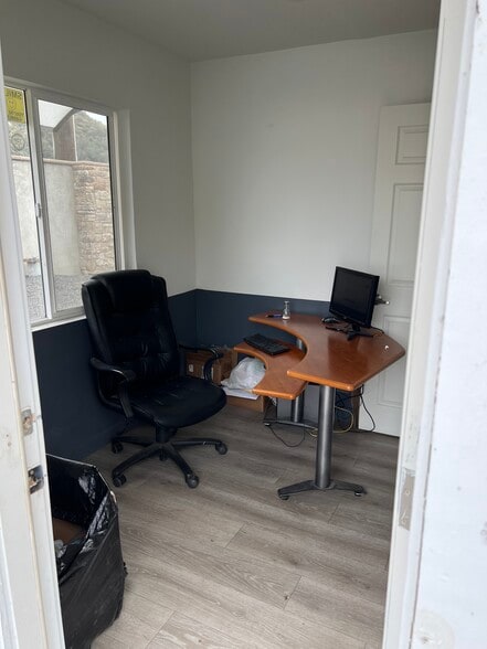 17035 Sierra Hwy, Santa Clarita, CA for lease - Building Photo - Image 2 of 5