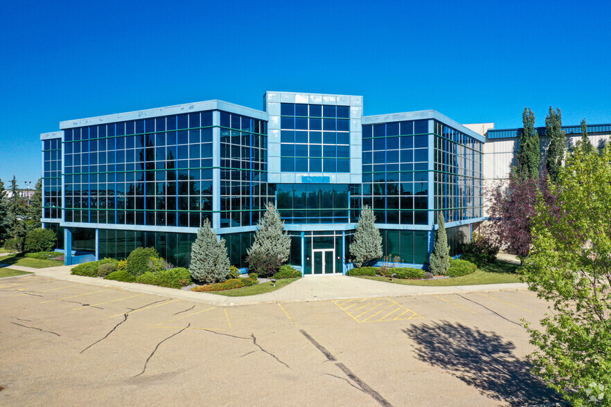 7550 Edgar Industrial Dr, Red Deer, AB for lease - Building Photo - Image 3 of 5